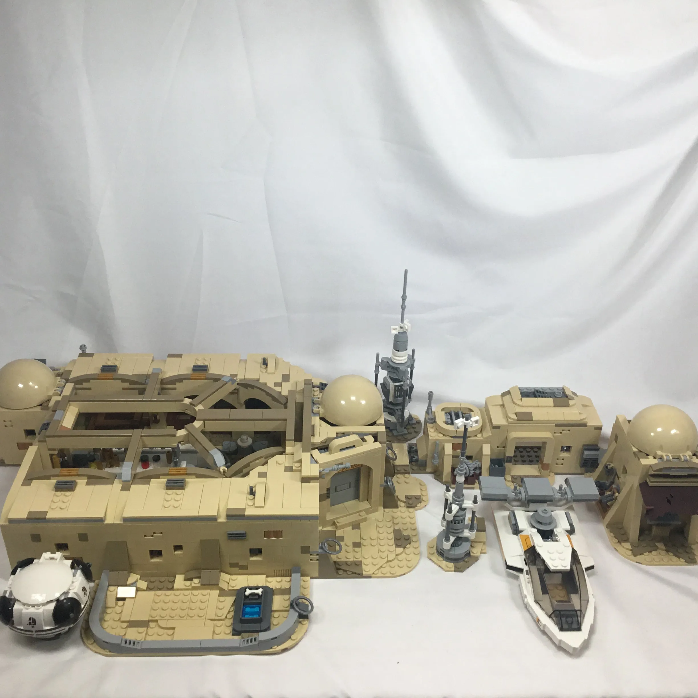 75290 Mos Eisley Cantina (No Minifigures) (Pre-Owned)