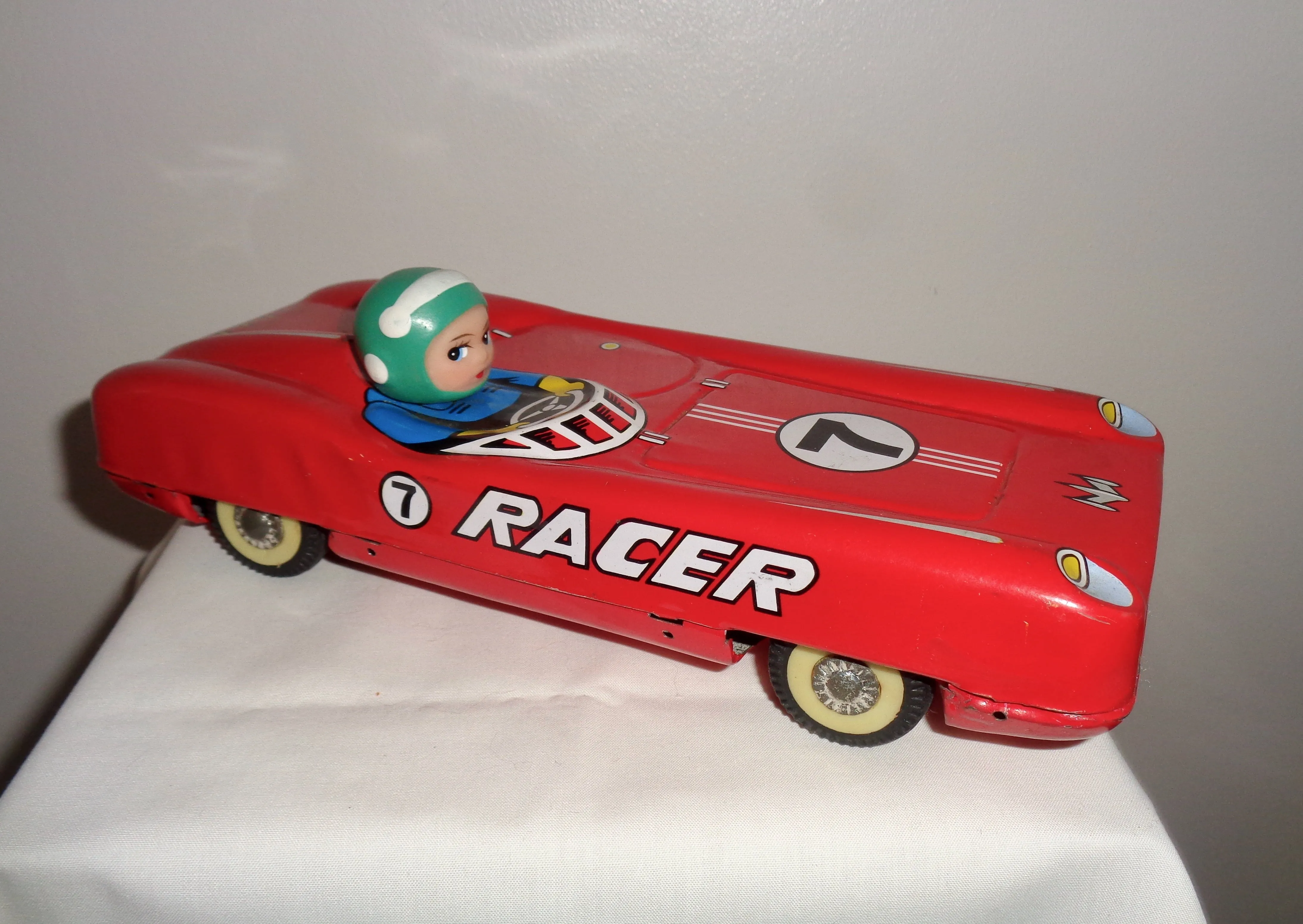 Vintage Friction Drive Tinplate Toy Racing Car. MF 905 Made in China