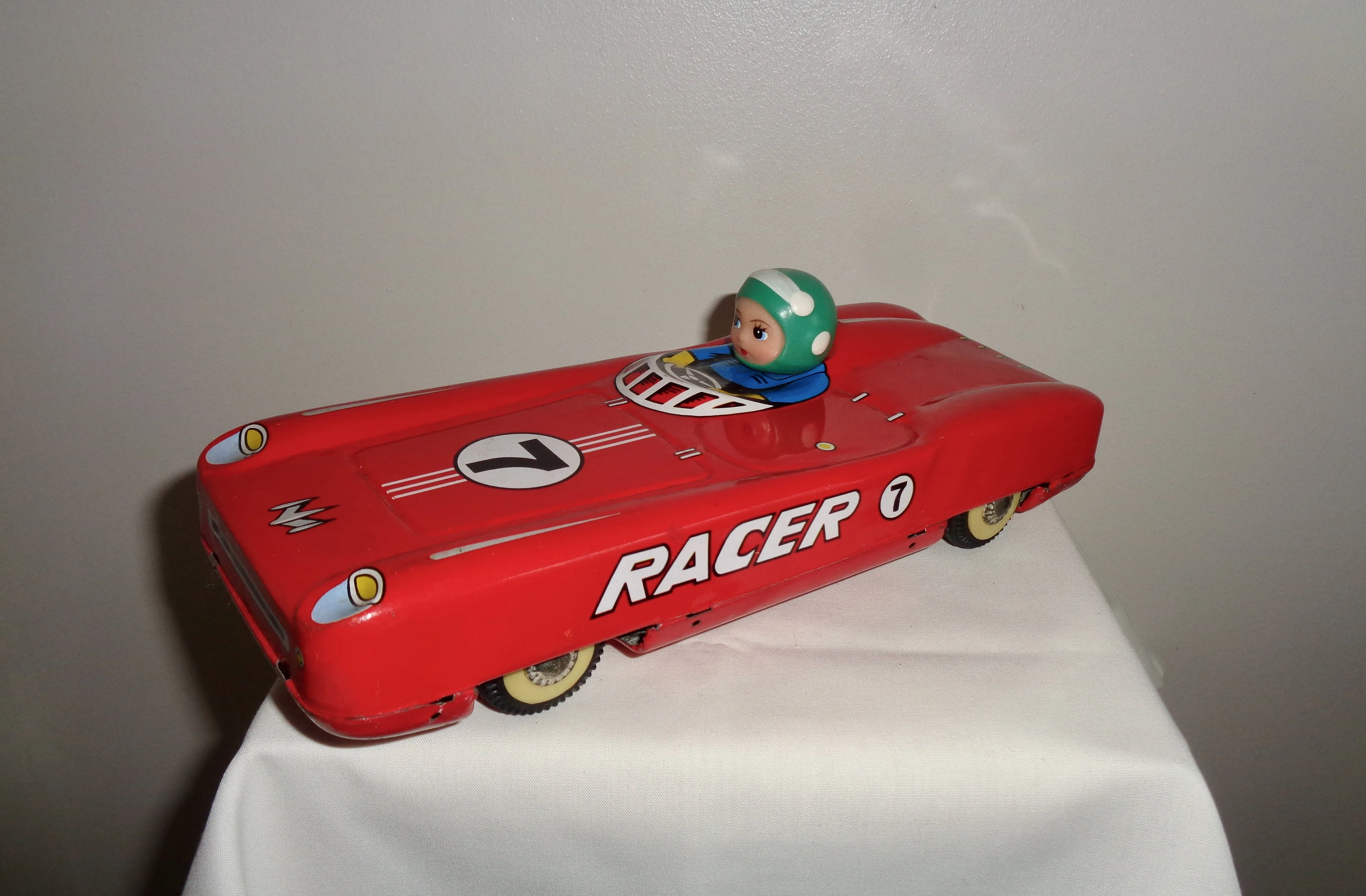 Vintage Friction Drive Tinplate Toy Racing Car. MF 905 Made in China